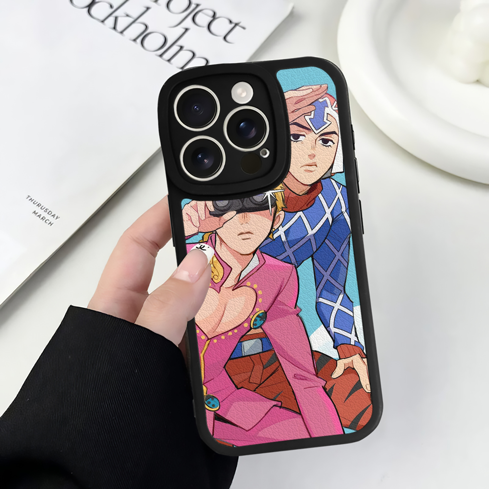 （画像用） ジョジョの奇妙な冒険 JoJo's Bizarre Adventure 【iPhone 16シリーズ対応】シリコンスマホケース（レザー調） 材質：シリコン
